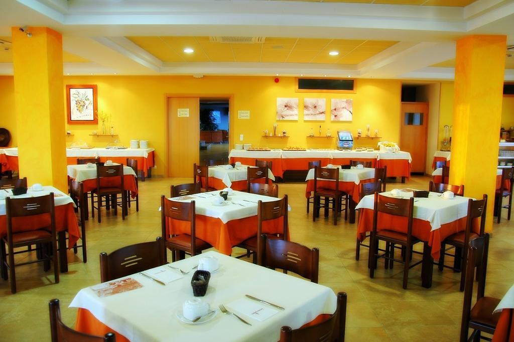 Hotel Salat Resort Les Borges Blanques Esterno foto